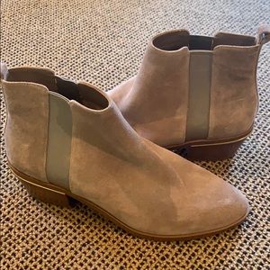 MICHAEL KORS BOOTIES SIZE 7 WORN ONCE
